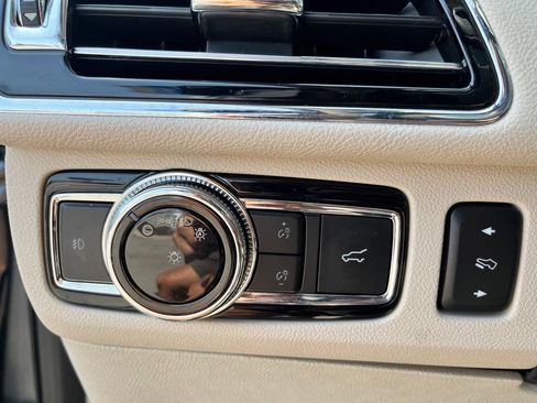 Used 2021 Lincoln Navigator Reserve w/ Luxury Package AWD/4WD image 17