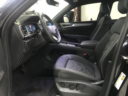 Used 2024 Volkswagen Atlas Cross Sport SE w/ Panoramic Sunroof Package image 8