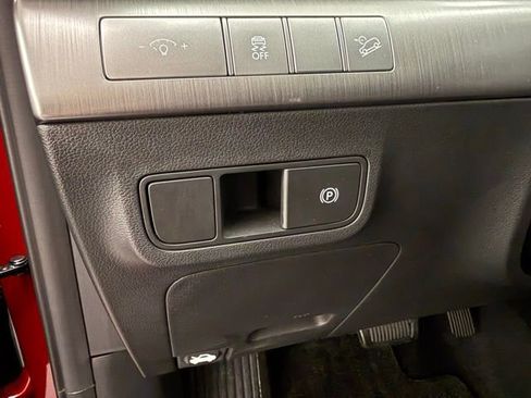 Certified 2025 Hyundai Kona SEL image 25