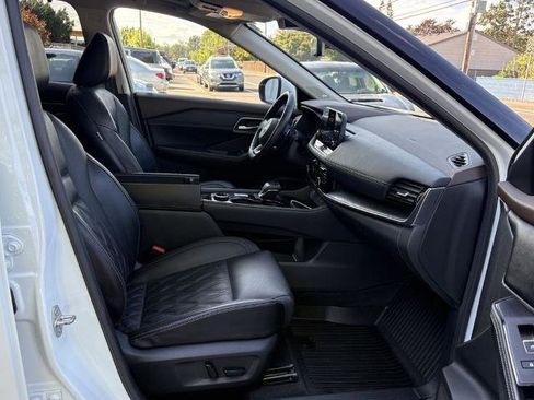 Certified 2022 Nissan Rogue Platinum w/ Head-Up Display Package image 24