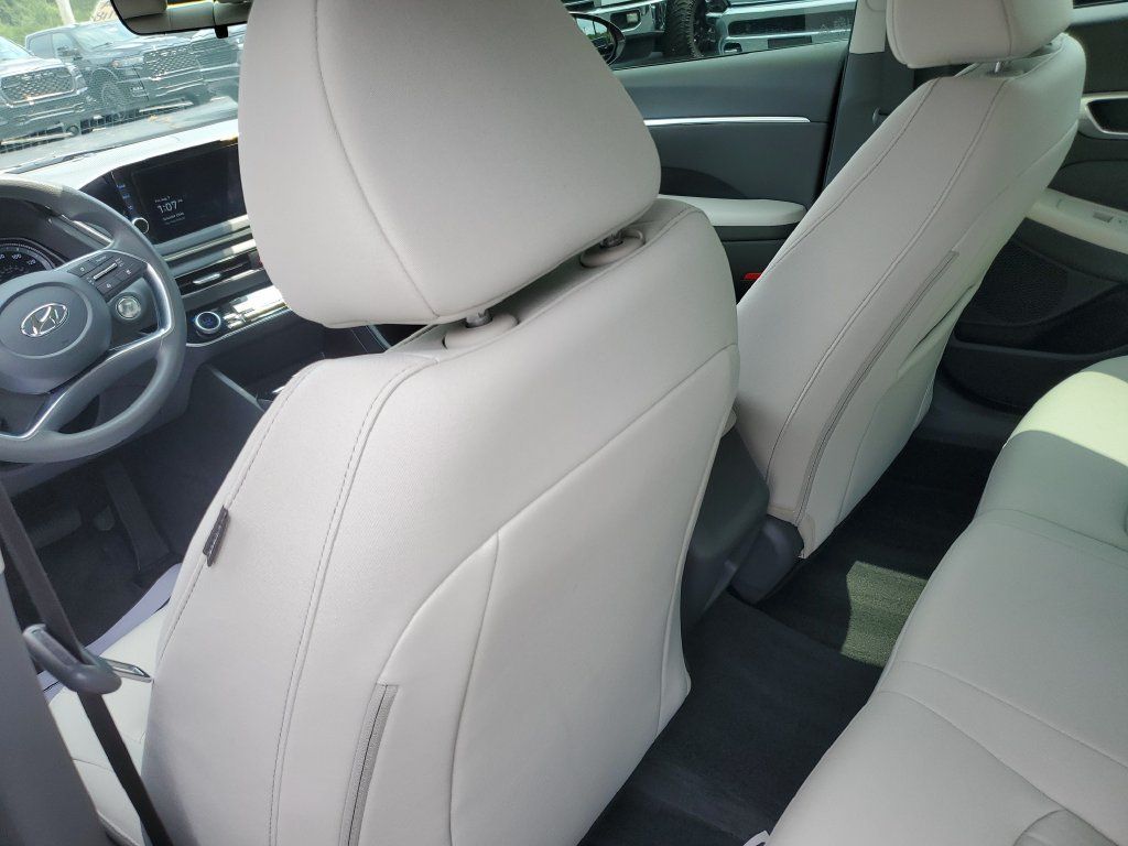 Used 2023 Hyundai Sonata SEL w/ Preferred Accessory Package FWD image 12