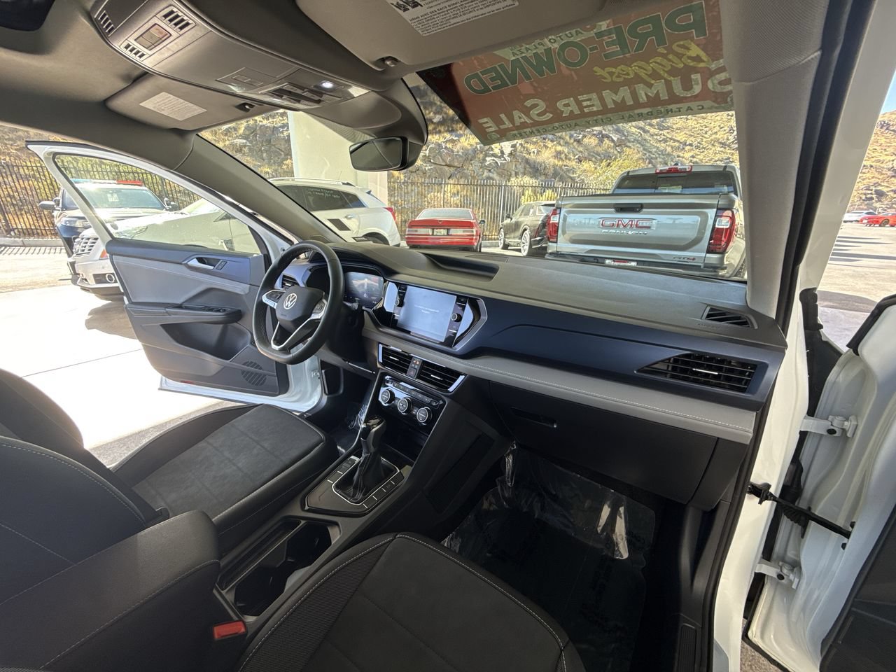 Used 2024 Volkswagen Taos SE w/ Panoramic Sunroof Package FWD image 29