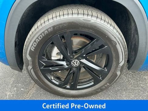 Certified 2025 Volkswagen Atlas Cross Sport SEL R-Line AWD/4WD image 9