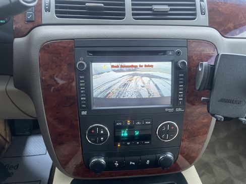 Used 2013 Chevrolet Suburban 2500 LT image 30