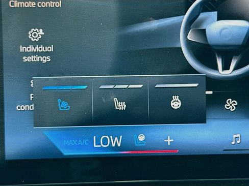 Used 2025 BMW X5 sDrive40i w/ Climate Comfort Package RWD image 21