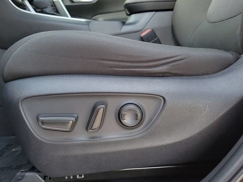 Used 2025 Toyota RAV4 XLE FWD image 16
