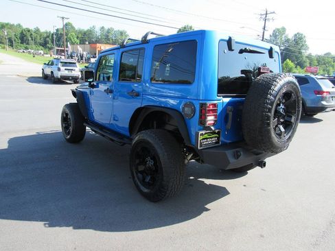 Used 2016 Jeep Wrangler Unlimited Sahara w/ Connectivity Group AWD/4WD image 6
