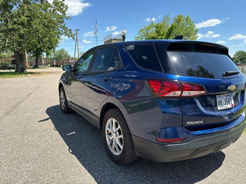 Used 2023 Chevrolet Equinox LS w/ LS Convenience Package AWD/4WD image 3
