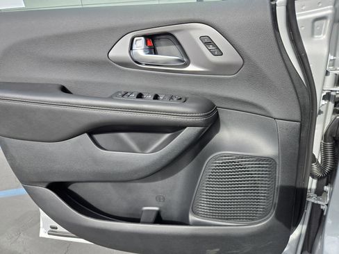 New 2026 Chrysler Pacifica Select image 22