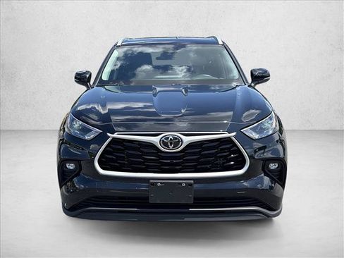 Certified 2026 Toyota Highlander XLE AWD/4WD image 2