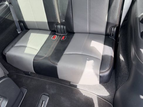 Used 2020 Nissan Pathfinder SL AWD/4WD image 24