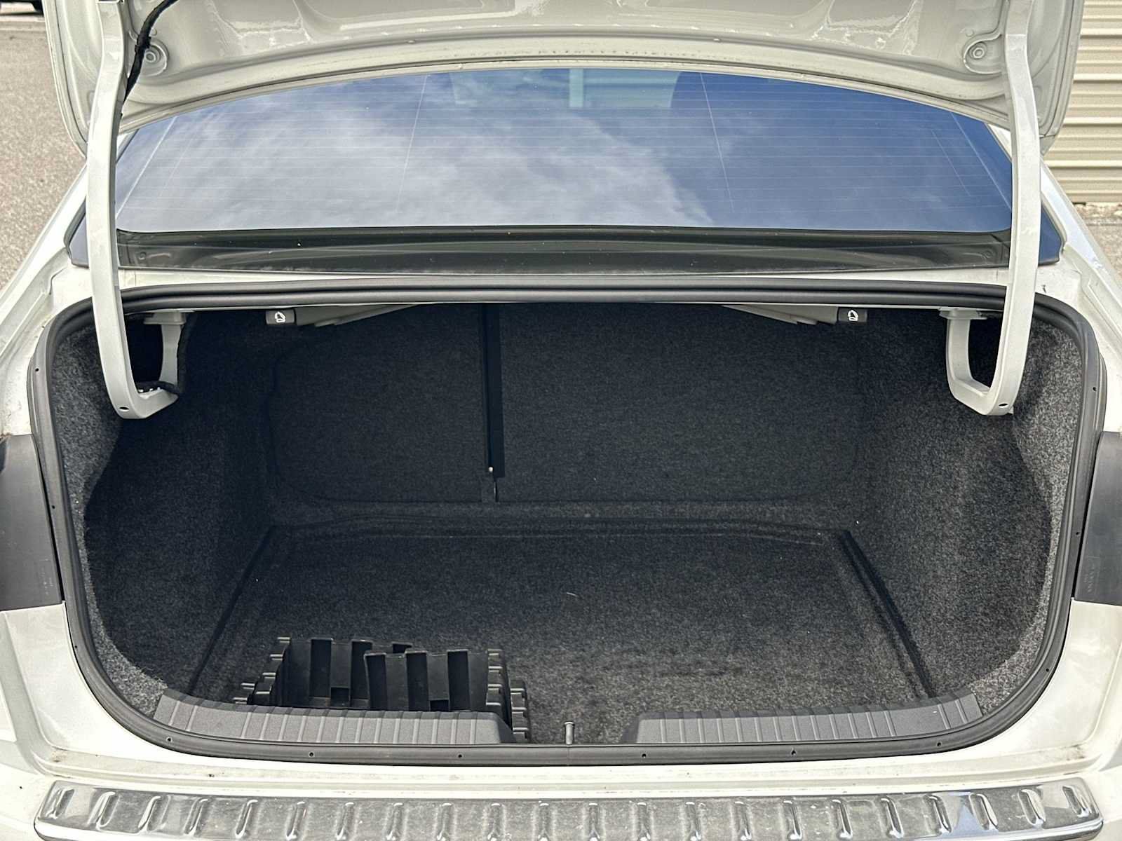 Used 2025 Volkswagen Jetta SE FWD image 25