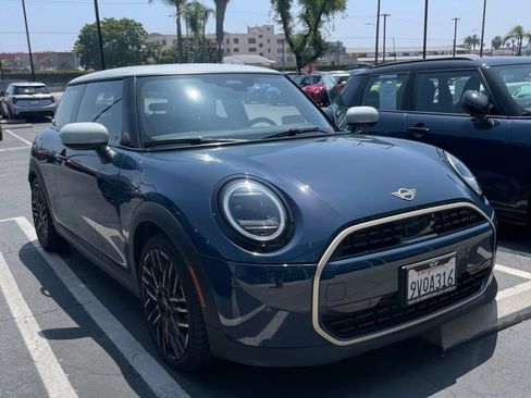 Used 2025 MINI Cooper 2-Door Hardtop FWD image 2