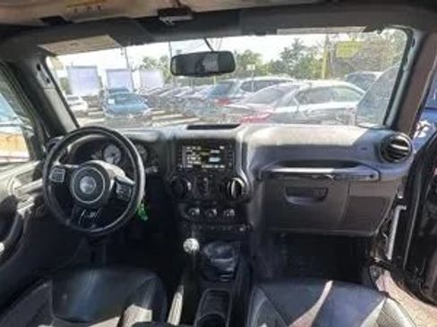Used 2016 Jeep Wrangler Unlimited Sahara AWD/4WD image 16