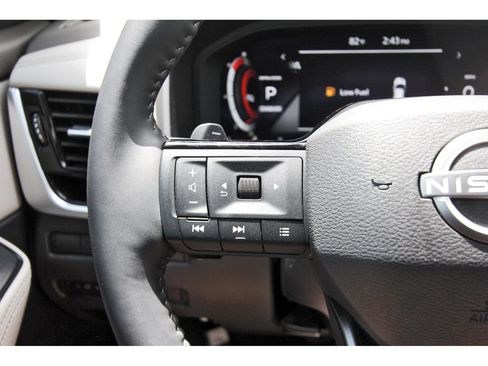 Used 2025 Nissan Rogue SL w/ SL Premium Package FWD image 18
