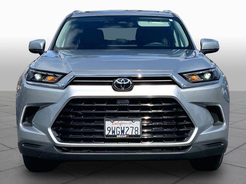 Used 2026 Toyota Grand Highlander XLE image 3