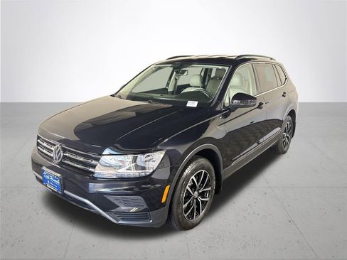 Used 2021 Volkswagen Tiguan SE image 2