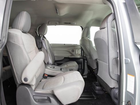Used 2021 Toyota Sienna LE FWD image 12