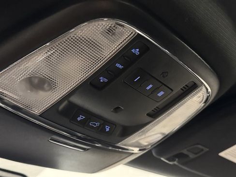 Used 2017 Dodge Durango R/T w/ Technology Group AWD/4WD image 39