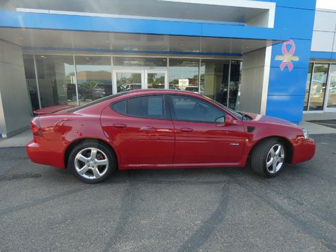 Used 2008 Pontiac Grand Prix GXP FWD image 2