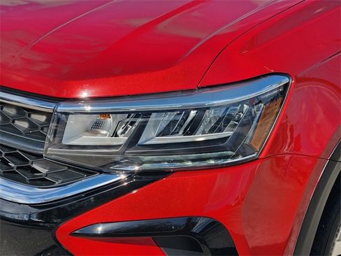 Used 2023 Volkswagen Taos SE image 9