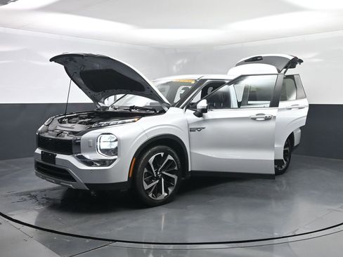 Used 2024 Mitsubishi Outlander SE image 29