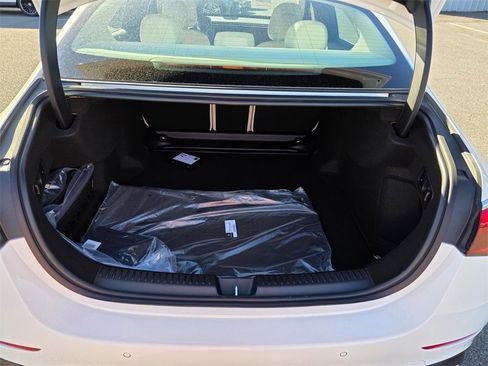 New 2026 Mercedes-Benz E 350 4MATIC Sedan image 9