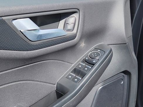 Certified 2025 Ford Escape ST-Line AWD/4WD image 8