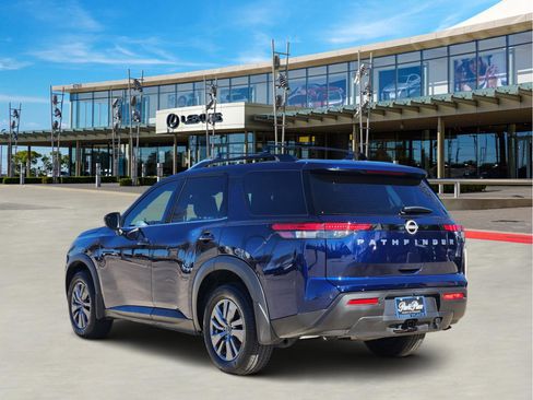 Used 2025 Nissan Pathfinder SV w/ SV Premium Package image 4