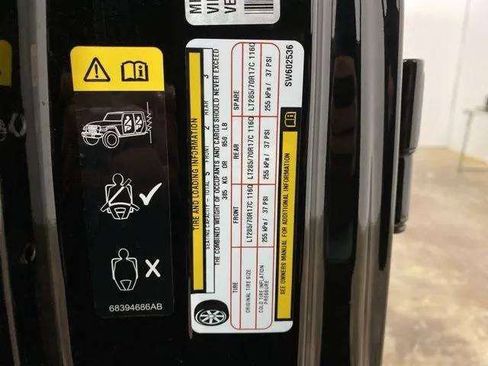 Used 2025 Jeep Wrangler Unlimited Rubicon 4xe w/ Convenience Group AWD/4WD image 97