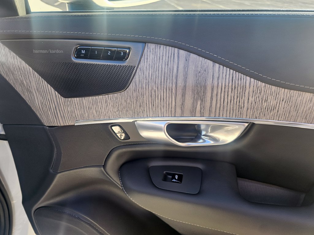 Certified 2024 Volvo XC90 B6 Ultimate w/ Protection Package Premier AWD/4WD image 9
