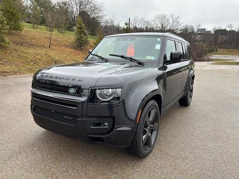 Used 2023 Land Rover Defender 130 X-Dynamic SE image 8