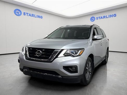 Used 2020 Nissan Pathfinder SV image 16