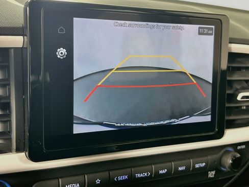 Used 2023 Hyundai Venue Limited FWD image 13