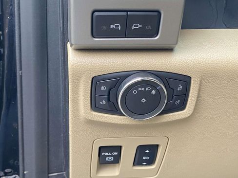 Used 2017 Ford F150 Lariat image 18