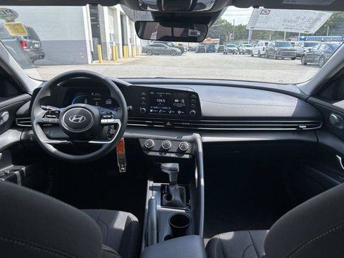 New 2026 Hyundai Elantra SE FWD image 5