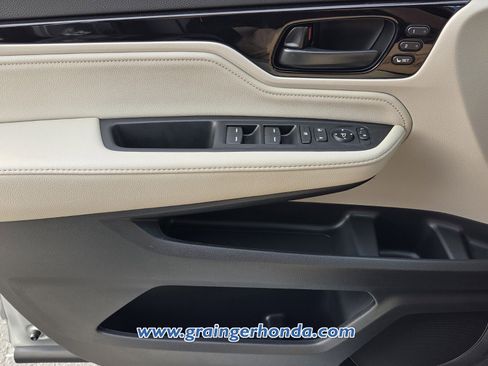 New 2026 Honda Odyssey Touring image 17