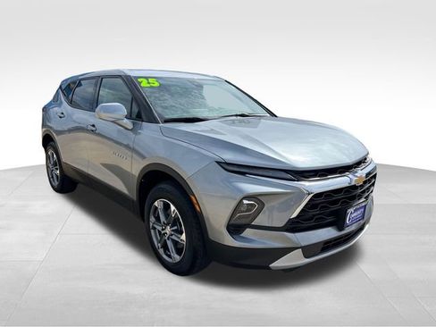 Used 2025 Chevrolet Blazer LT AWD/4WD image 9