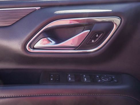 Used 2022 Chevrolet Suburban Z71 w/ Luxury Package image 20