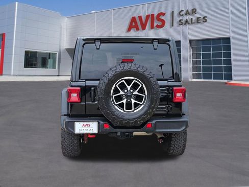 Used 2025 Jeep Wrangler Unlimited Rubicon AWD/4WD image 5