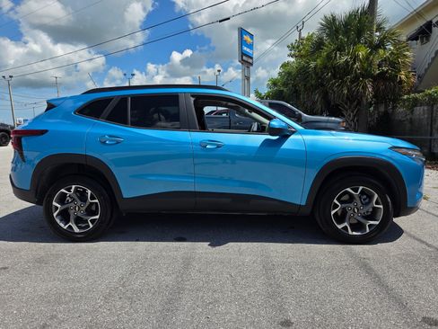 Used 2025 Chevrolet Trax LT FWD image 6