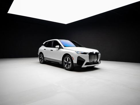 Used 2024 BMW iX xDrive50 w/ Premium Package image 83