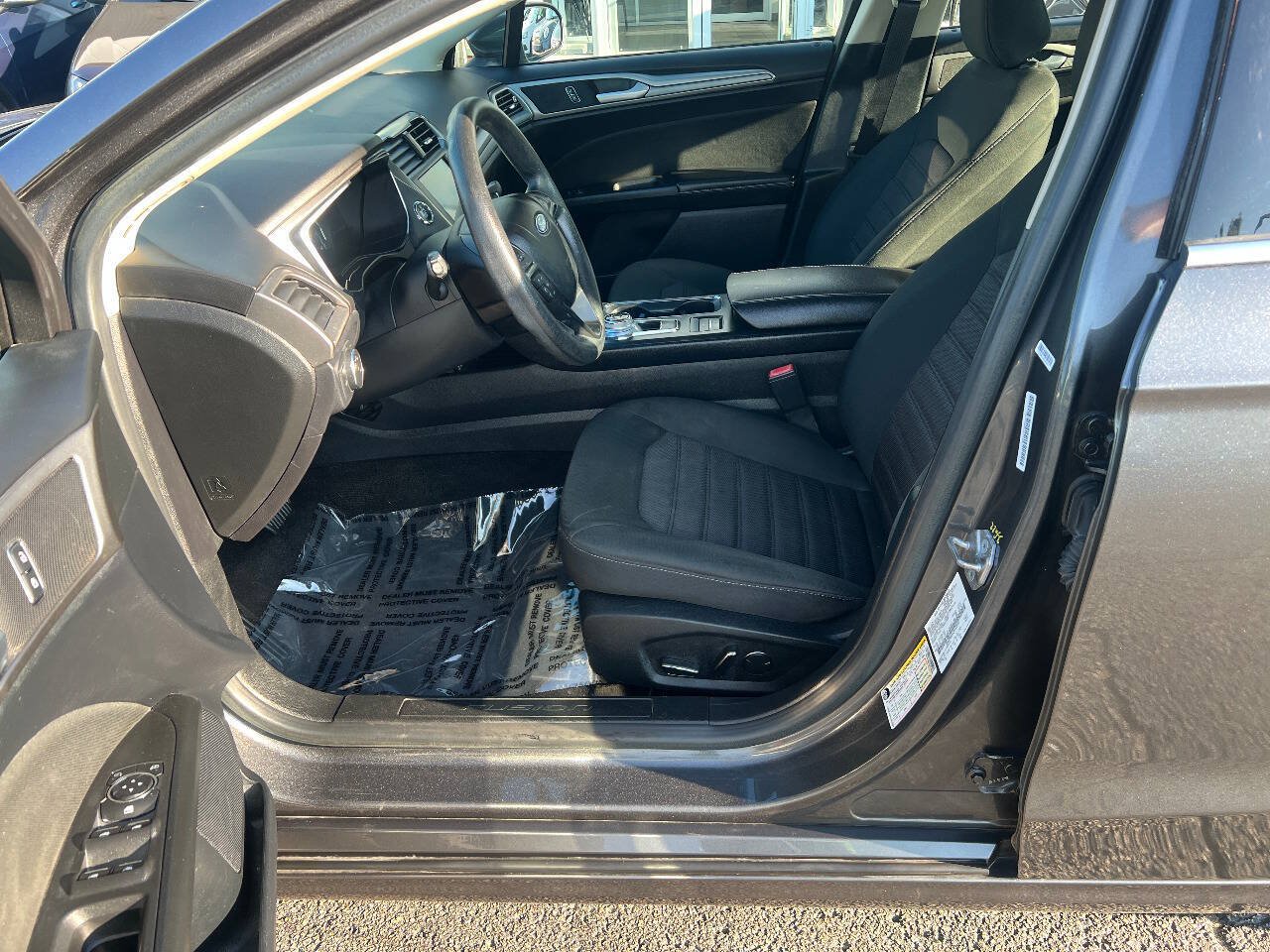 Used 2020 Ford Fusion SE FWD image 20