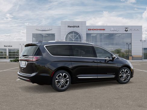 New 2026 Chrysler Pacifica Pinnacle image 5