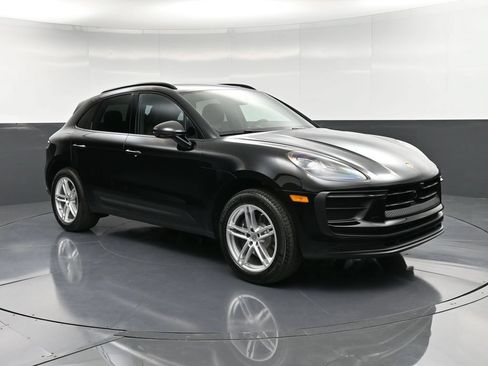 Certified 2026 Porsche Macan AWD/4WD image 10