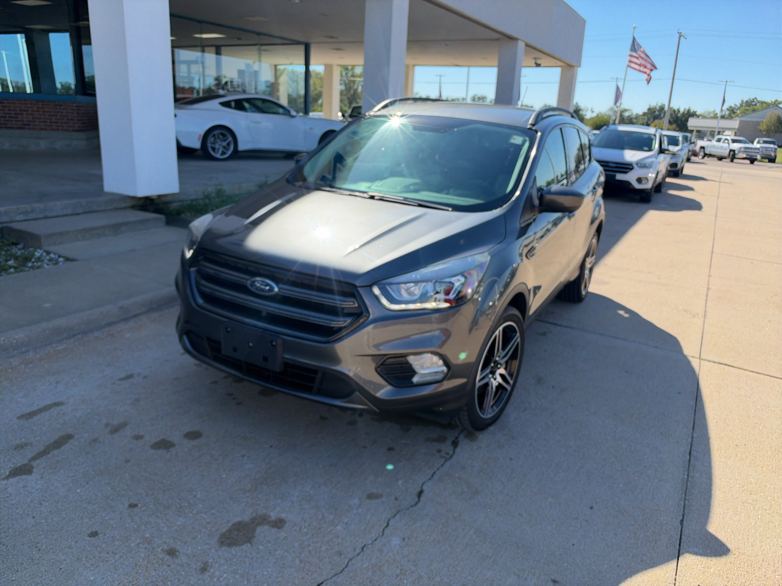 Used 2019 Ford Escape SEL AWD/4WD image 2