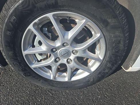 Used 2023 Chrysler Voyager LX image 38