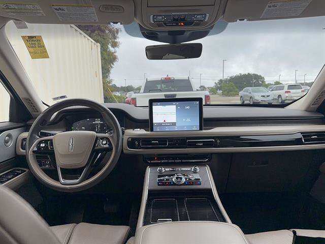 Used 2021 Lincoln Aviator Reserve w/ Equipment Group 202A AWD/4WD image 3
