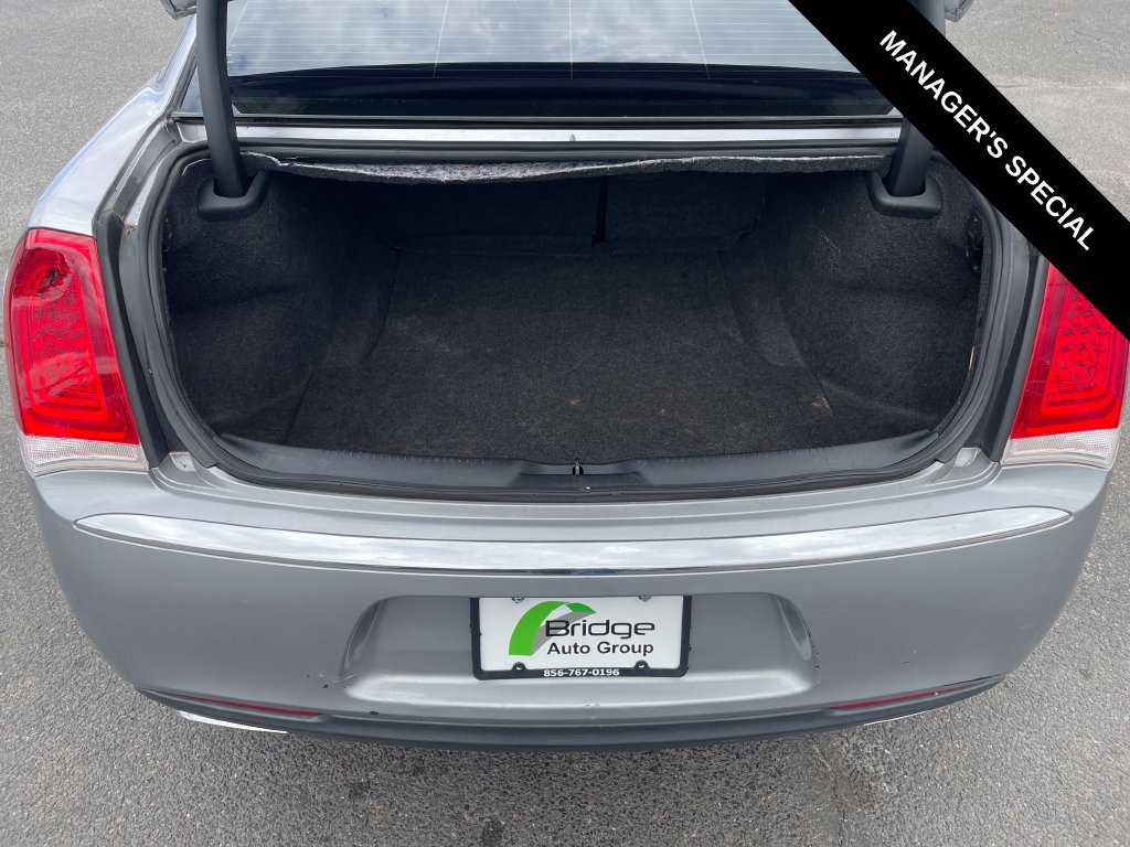 Used 2017 Chrysler 300 Limited RWD image 16