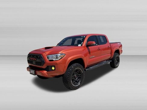 Used 2018 Toyota Tacoma TRD Sport w/ Technology Package AWD/4WD image 11